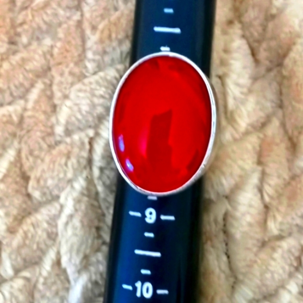 Beautiful Vintage Red Stone Ring SIZE 8. Estate Jewelry. Silver Colored Metal.